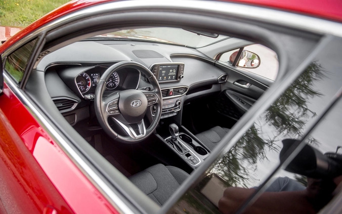 Hyundai Santa Fe cena 104900 przebieg: 17200, rok produkcji 2019 z Debrzno małe 596